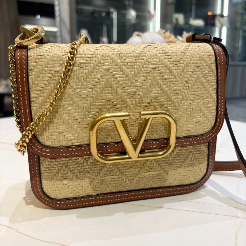 *SHIHNA名牌精品* Valentino 拉菲草 V logo斜揹包-1
