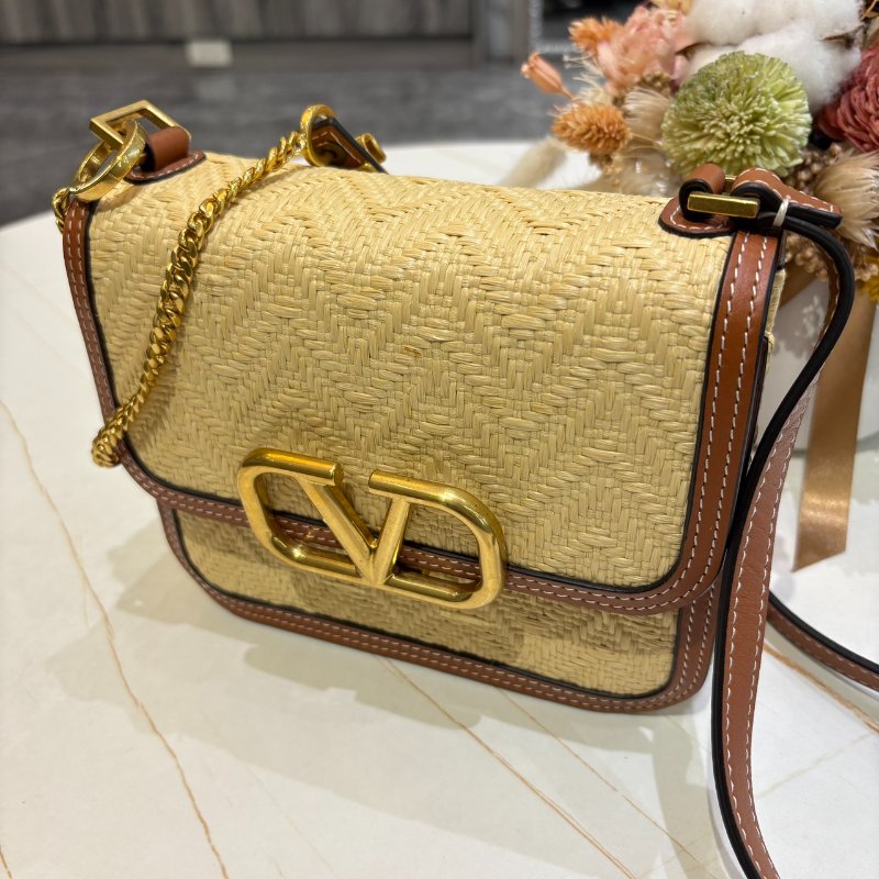 *SHIHNA名牌精品* Valentino 拉菲草 V logo斜揹包-2