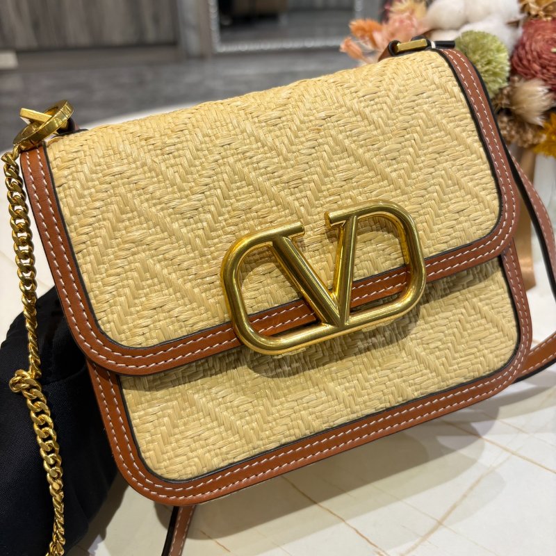 *SHIHNA名牌精品* Valentino 拉菲草 V logo斜揹包-3
