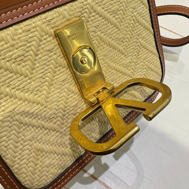 *SHIHNA名牌精品* Valentino 拉菲草 V logo斜揹包-4