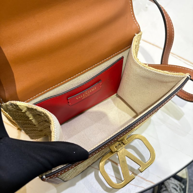 *SHIHNA名牌精品* Valentino 拉菲草 V logo斜揹包-6