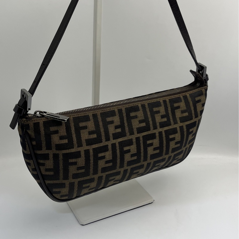 🏷️ Fendi 帆布-6