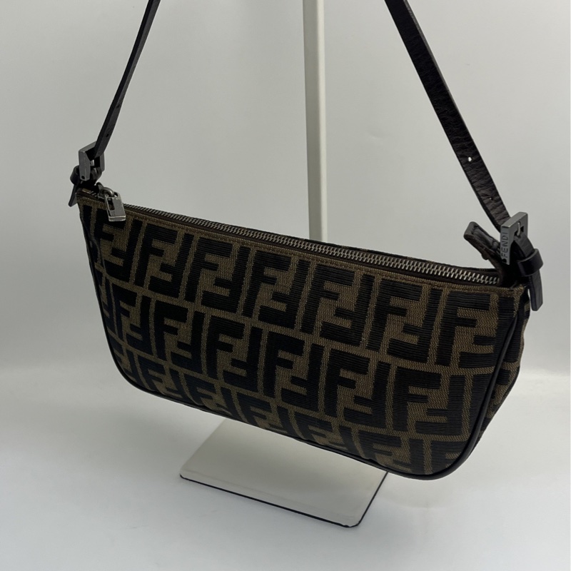 🏷️ Fendi 帆布-7