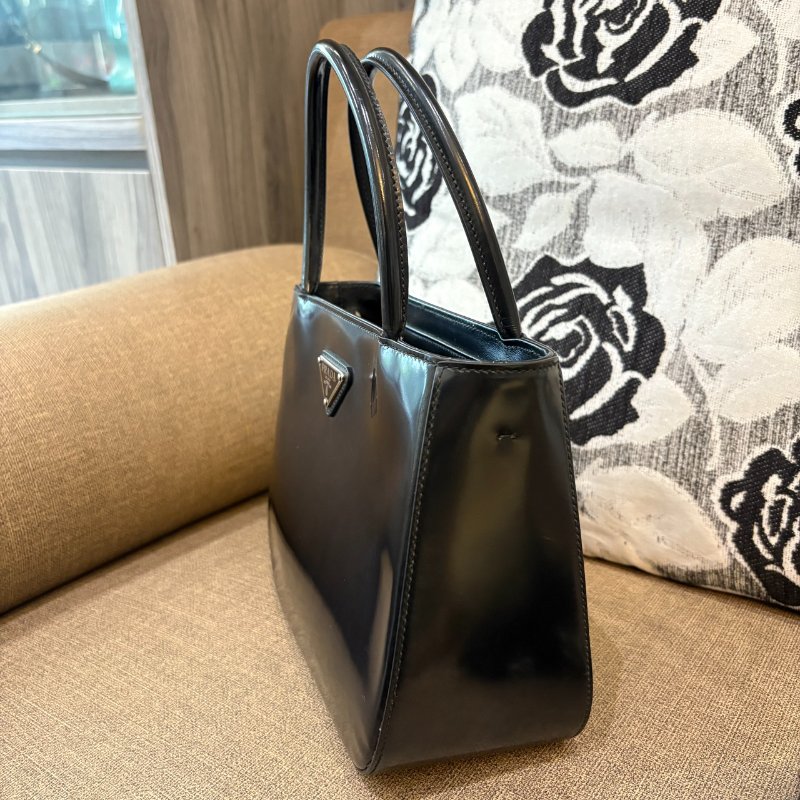 *SHIHNA名牌精品* PRADA 三角標誌亮面皮革二合一手提包-1