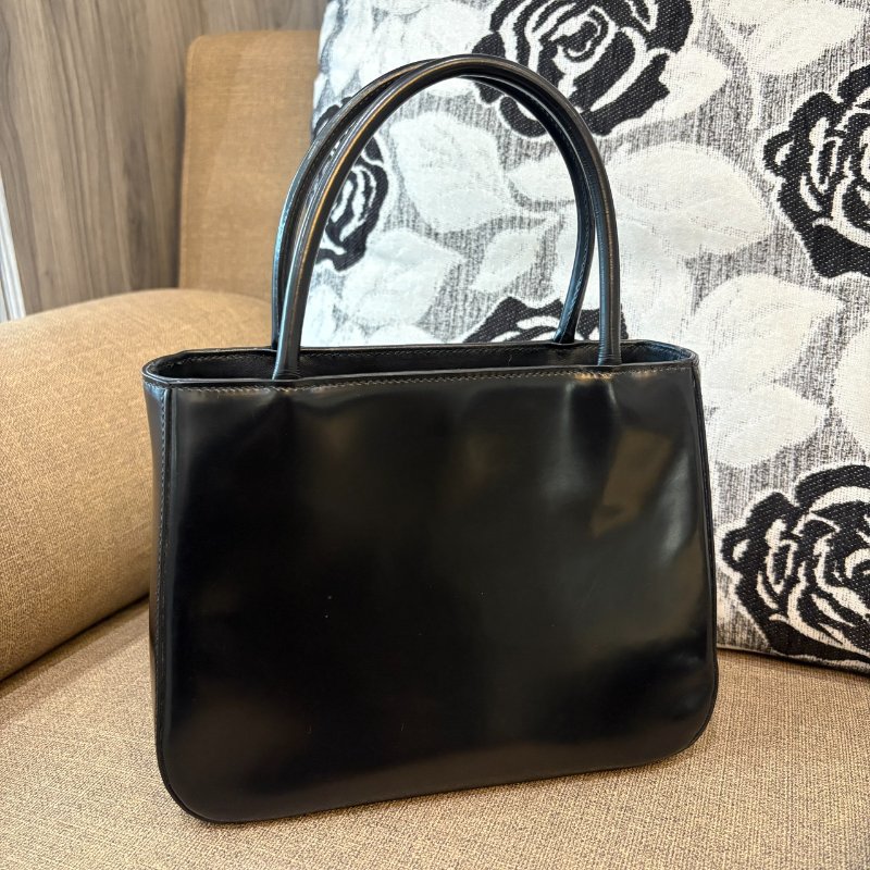 *SHIHNA名牌精品* PRADA 三角標誌亮面皮革二合一手提包-2