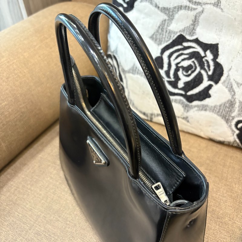 *SHIHNA名牌精品* PRADA 三角標誌亮面皮革二合一手提包-3