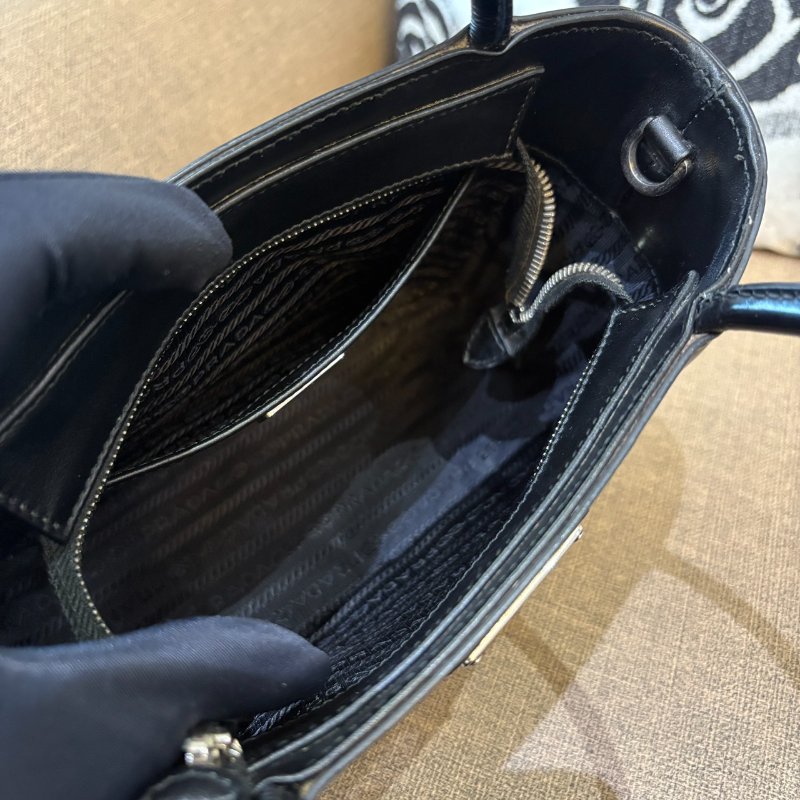 *SHIHNA名牌精品* PRADA 三角標誌亮面皮革二合一手提包-6