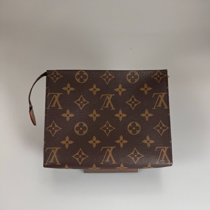 LV M47544 原花盥洗包-1