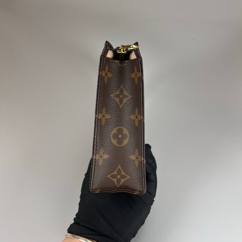 LV M47544 原花盥洗包-2