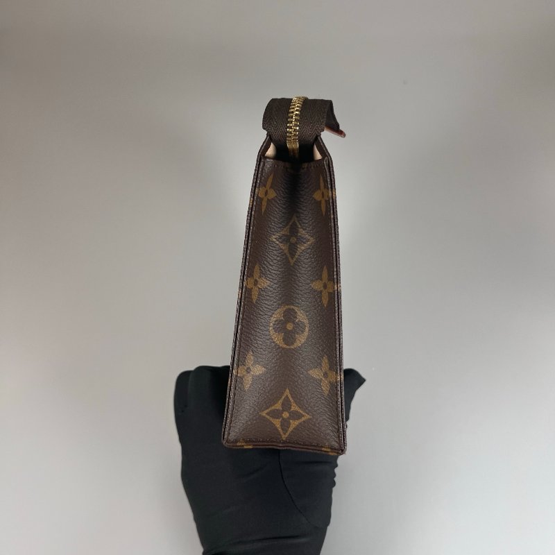 LV M47544 原花盥洗包-3