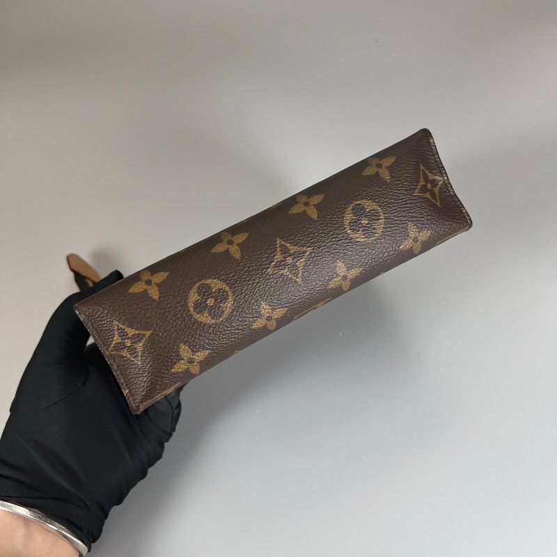 LV M47544 原花盥洗包-4