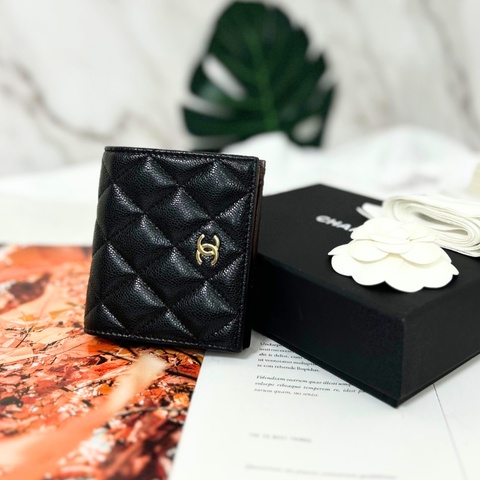 Chanel 對開扣式兩折黑色荔枝皮短夾