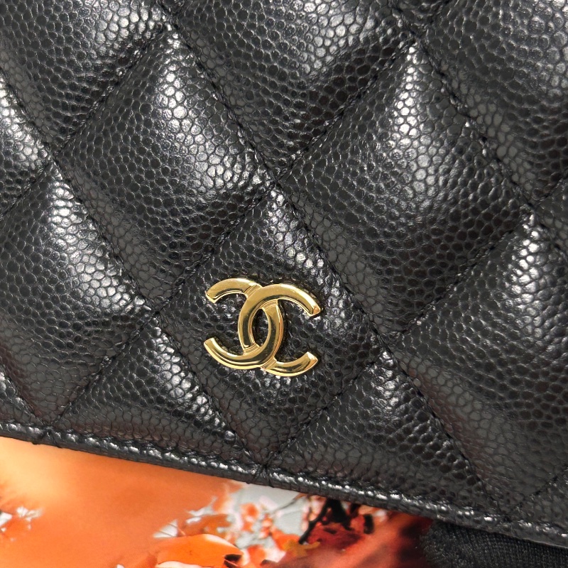 Chanel 對開扣式兩折黑色荔枝皮短夾-3