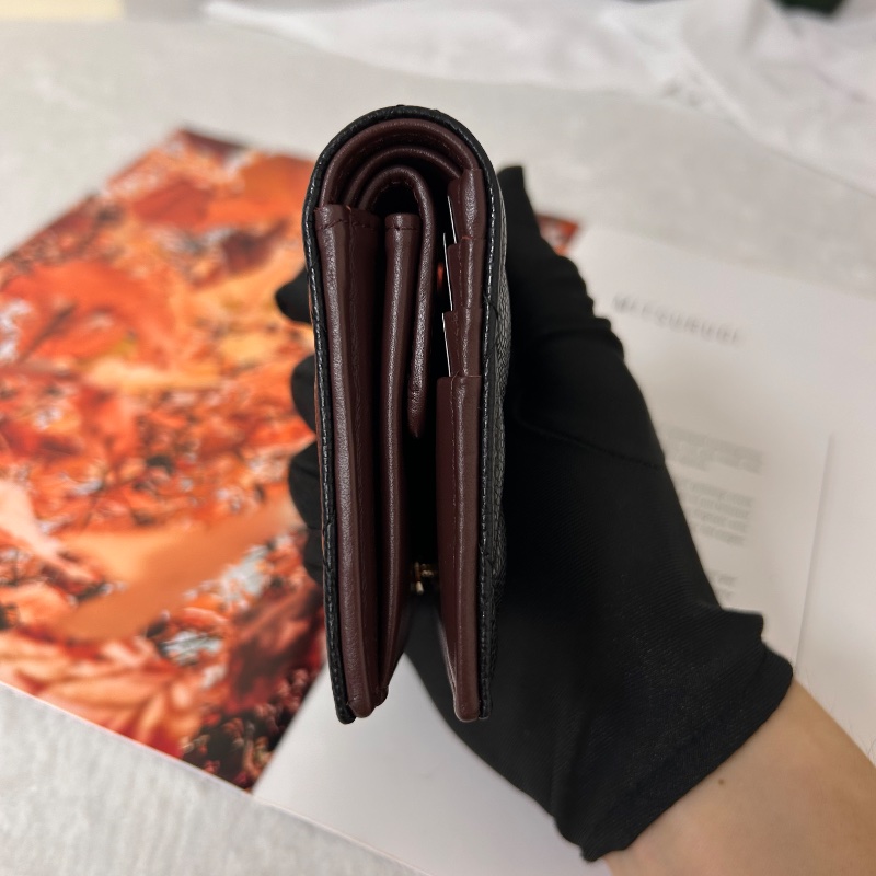 Chanel 對開扣式兩折黑色荔枝皮短夾-8