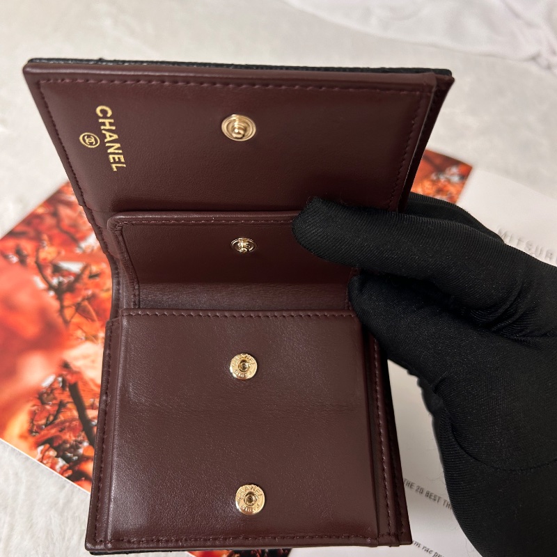 Chanel 對開扣式兩折黑色荔枝皮短夾-15
