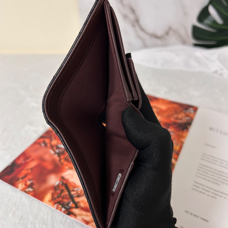 Chanel 對開扣式兩折黑色荔枝皮短夾-19