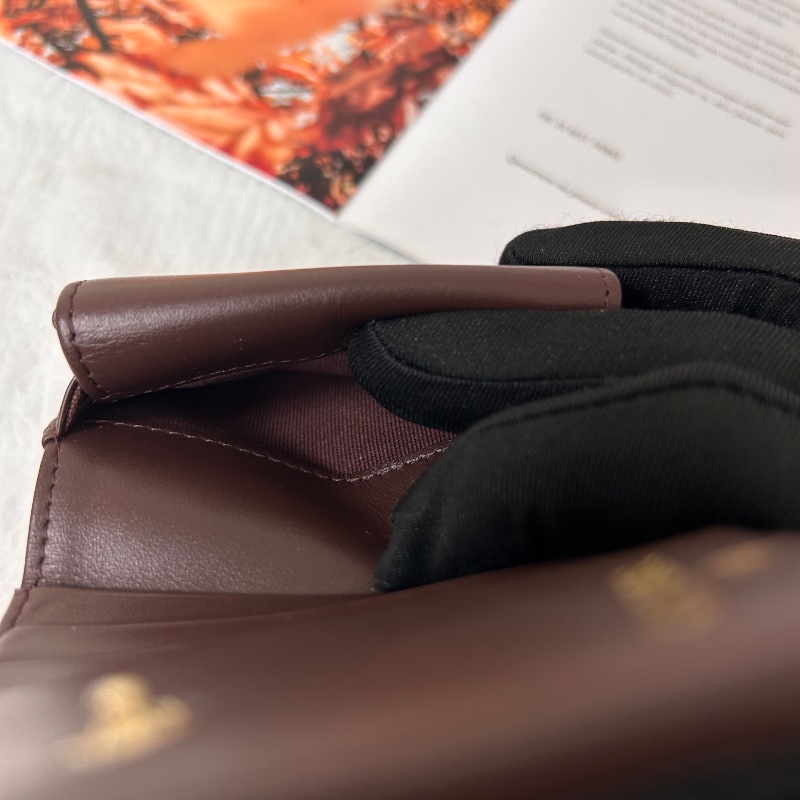 Chanel 對開扣式兩折黑色荔枝皮短夾-21