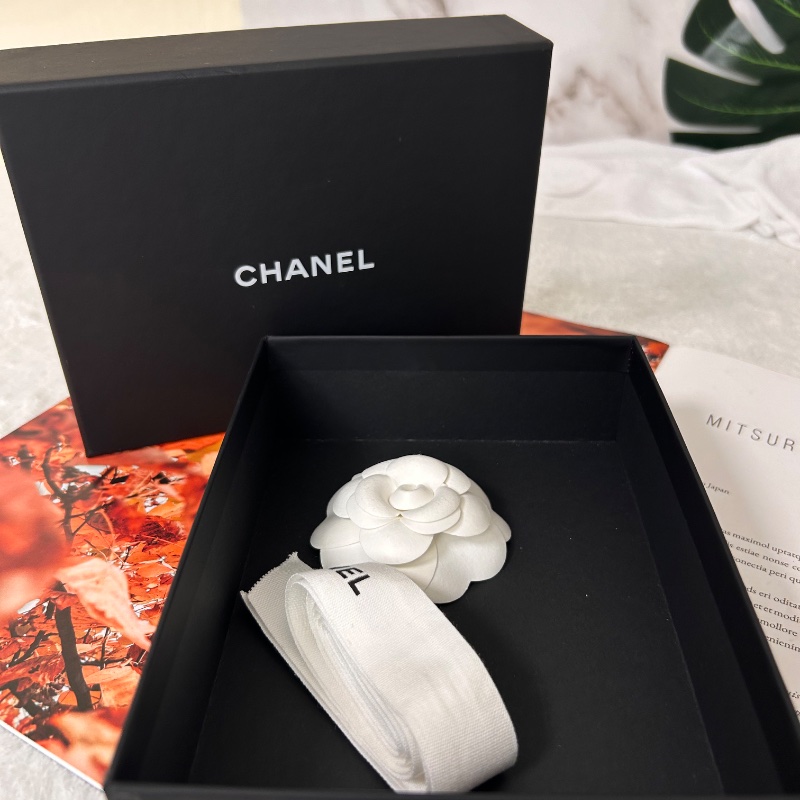 Chanel 對開扣式兩折黑色荔枝皮短夾-24