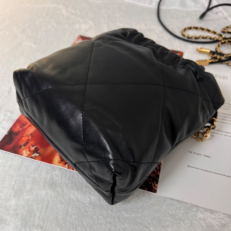 Chanel 22 迷你束口包仿珍珠 晶片水桶包-21