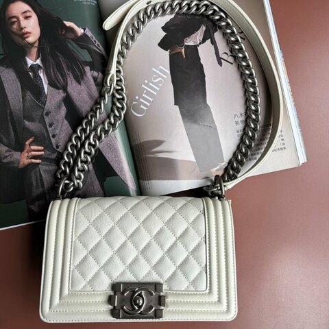 ::CHANEL:: BOY 20公分  奶昔白灰銀釦小型口蓋包 斜背包 鏈帶包