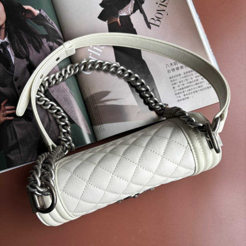 ::CHANEL:: BOY 20公分  奶昔白灰銀釦小型口蓋包 斜背包 鏈帶包-1