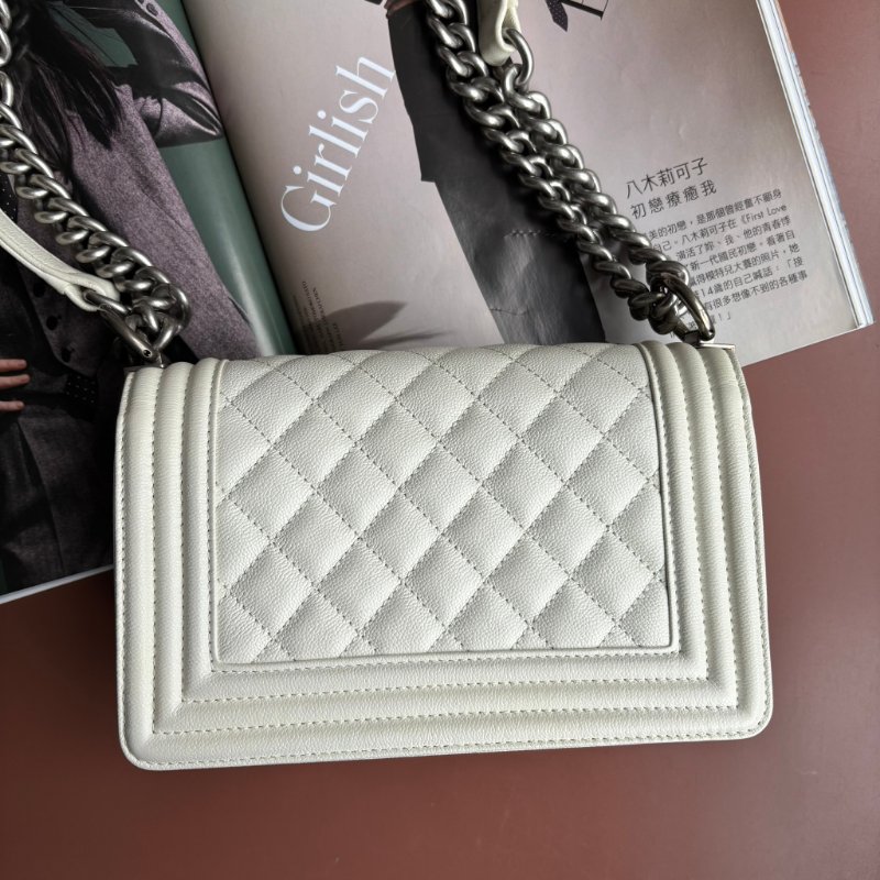 ::CHANEL:: BOY 20公分  奶昔白灰銀釦小型口蓋包 斜背包 鏈帶包-2