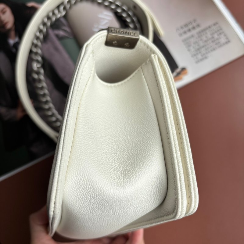 ::CHANEL:: BOY 20公分  奶昔白灰銀釦小型口蓋包 斜背包 鏈帶包-3