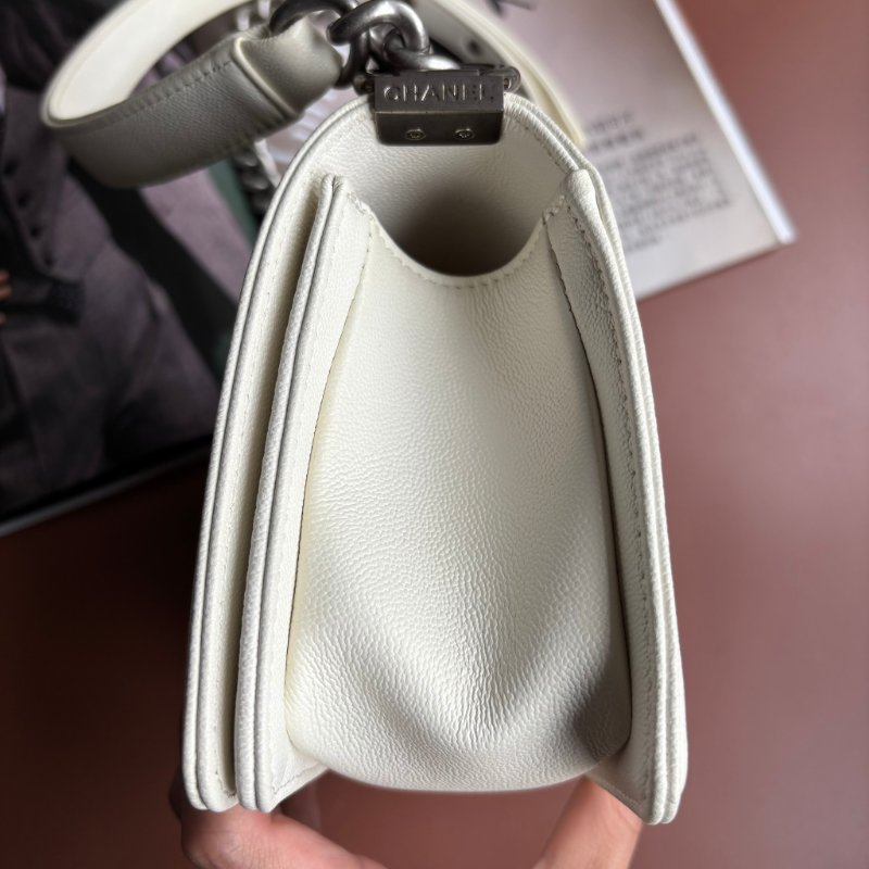 ::CHANEL:: BOY 20公分  奶昔白灰銀釦小型口蓋包 斜背包 鏈帶包-4