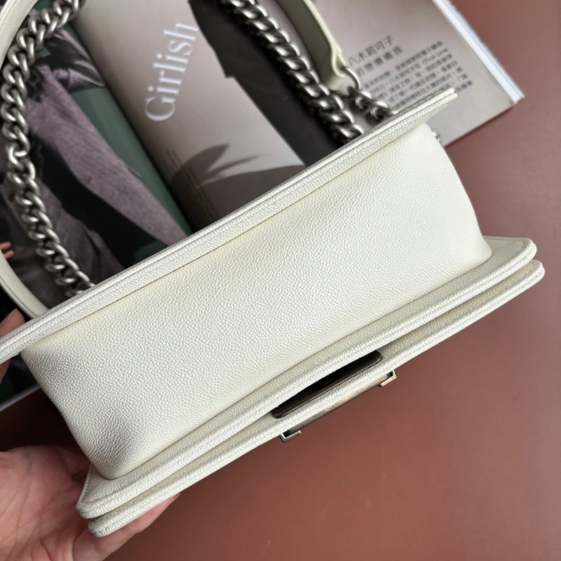 ::CHANEL:: BOY 20公分  奶昔白灰銀釦小型口蓋包 斜背包 鏈帶包-5