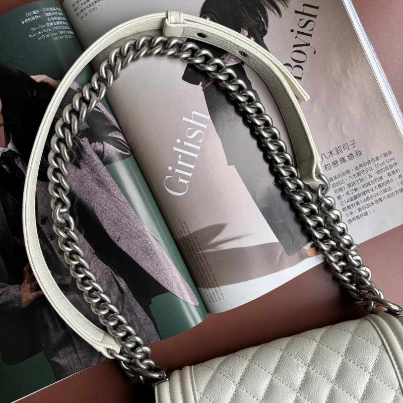 ::CHANEL:: BOY 20公分  奶昔白灰銀釦小型口蓋包 斜背包 鏈帶包-6