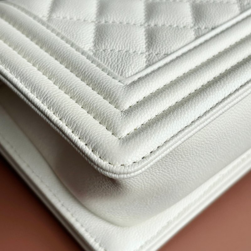 ::CHANEL:: BOY 20公分  奶昔白灰銀釦小型口蓋包 斜背包 鏈帶包-7