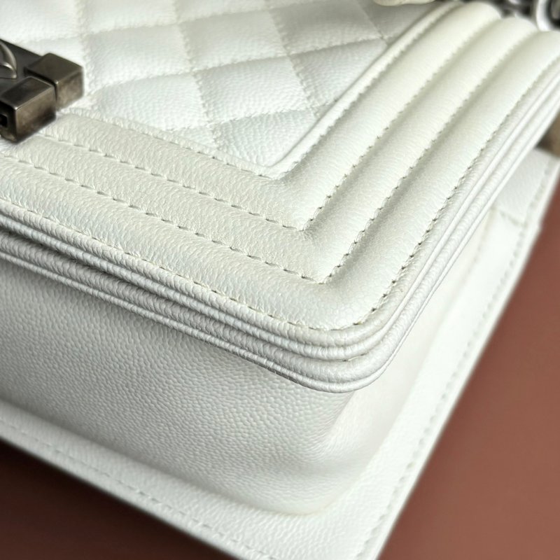 ::CHANEL:: BOY 20公分  奶昔白灰銀釦小型口蓋包 斜背包 鏈帶包-10