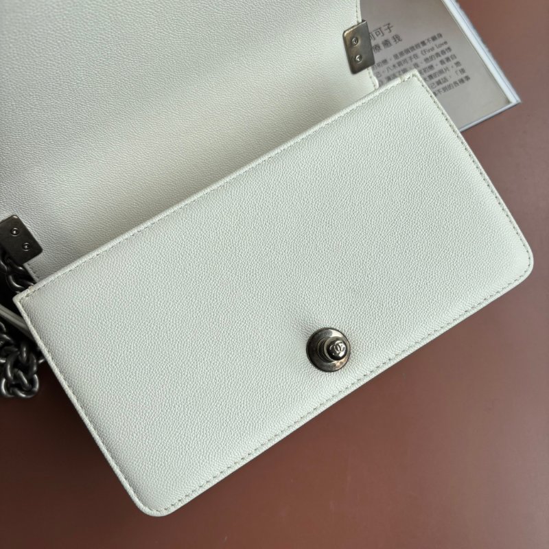 ::CHANEL:: BOY 20公分  奶昔白灰銀釦小型口蓋包 斜背包 鏈帶包-13