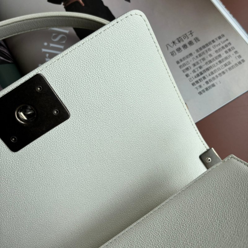 ::CHANEL:: BOY 20公分  奶昔白灰銀釦小型口蓋包 斜背包 鏈帶包-14