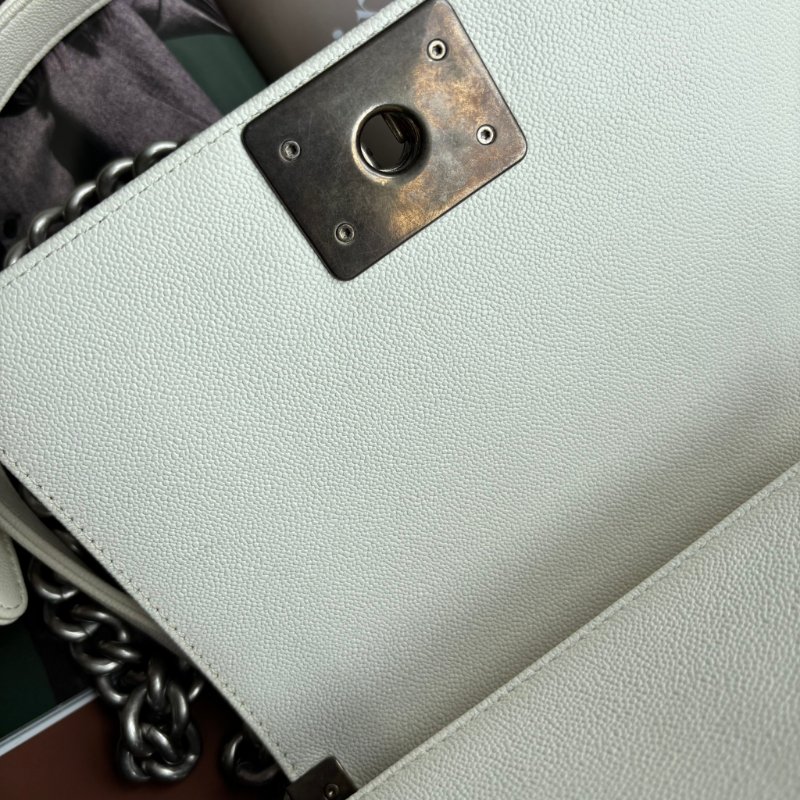 ::CHANEL:: BOY 20公分  奶昔白灰銀釦小型口蓋包 斜背包 鏈帶包-15