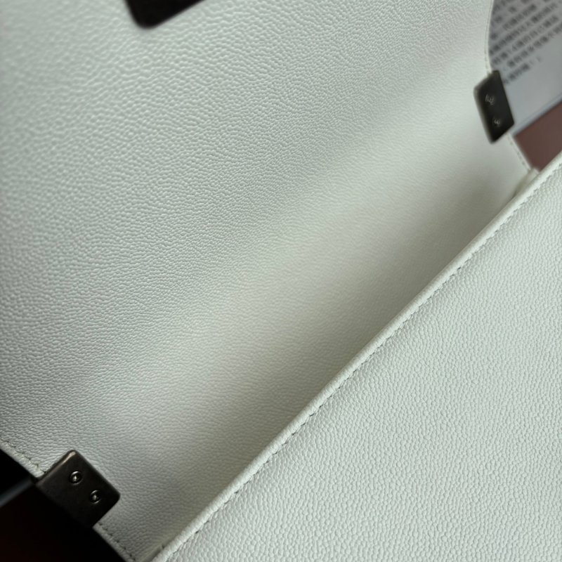 ::CHANEL:: BOY 20公分  奶昔白灰銀釦小型口蓋包 斜背包 鏈帶包-16