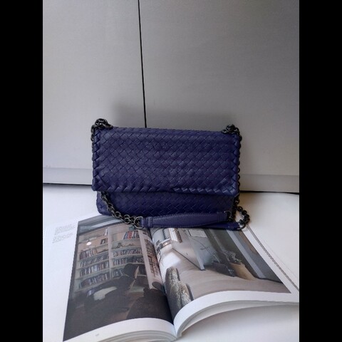 BV 霧黑鍊藍紫皮編織口蓋包