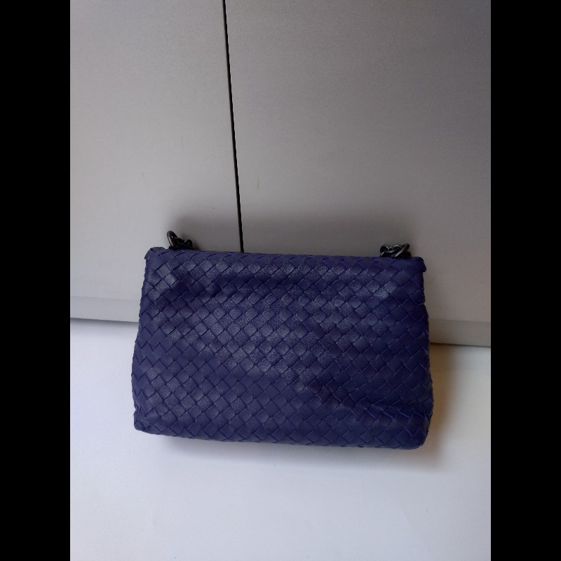 BV 霧黑鍊藍紫皮編織口蓋包-2