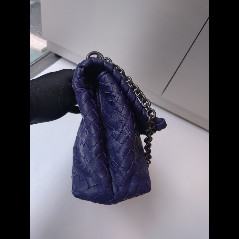 BV 霧黑鍊藍紫皮編織口蓋包-7