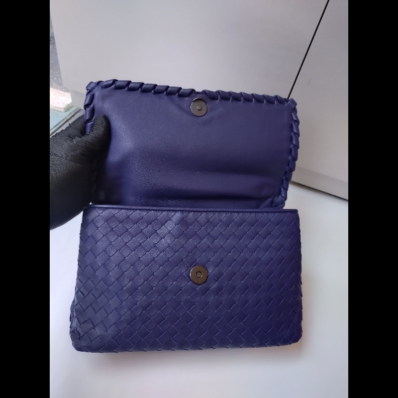 BV 霧黑鍊藍紫皮編織口蓋包-15
