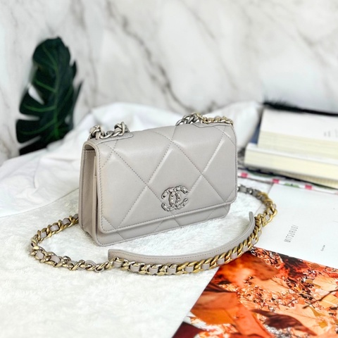 Chanel 19 WOC 絎縫皮鏈條 晶片款 斜背包