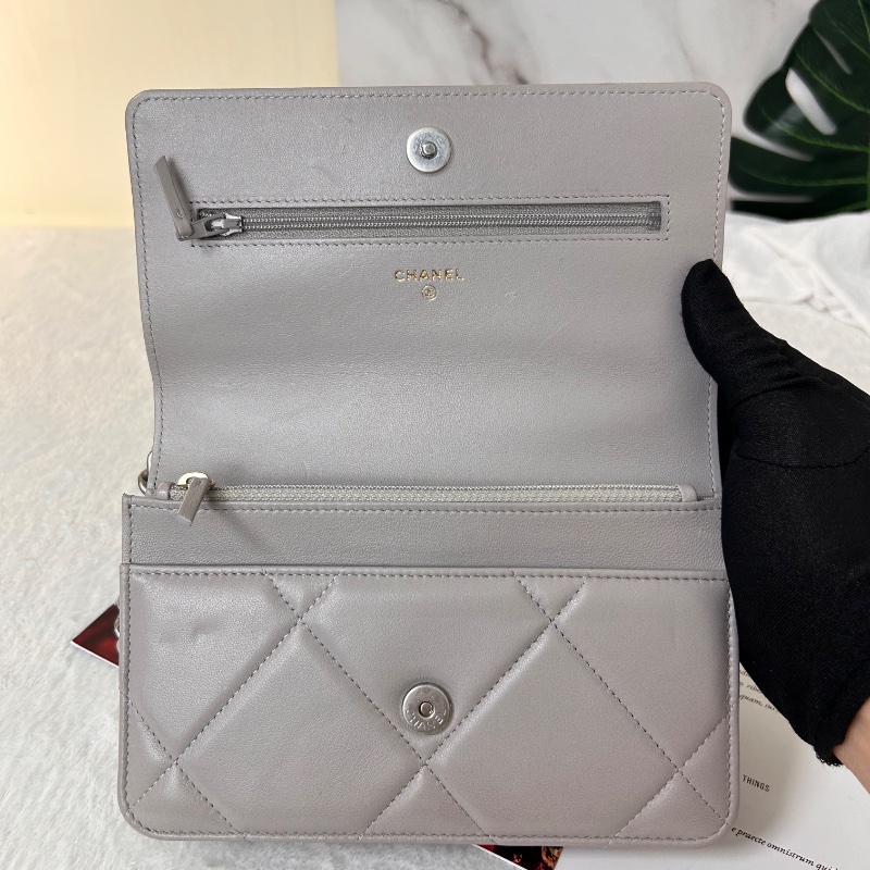 Chanel 19 WOC 絎縫皮鏈條 晶片款 斜背包-2