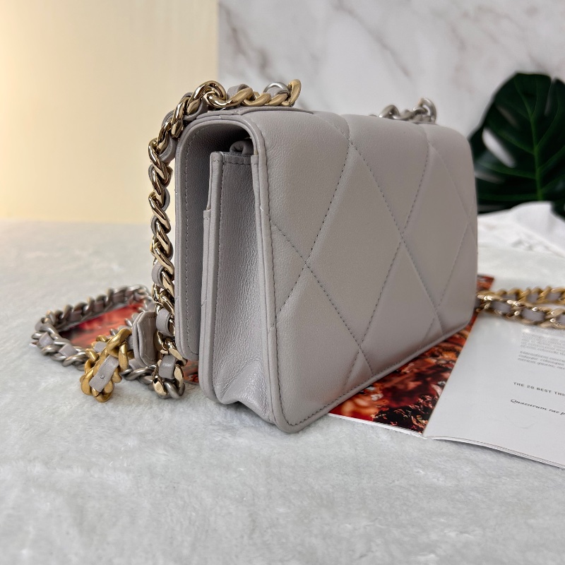 Chanel 19 WOC 絎縫皮鏈條 晶片款 斜背包-7