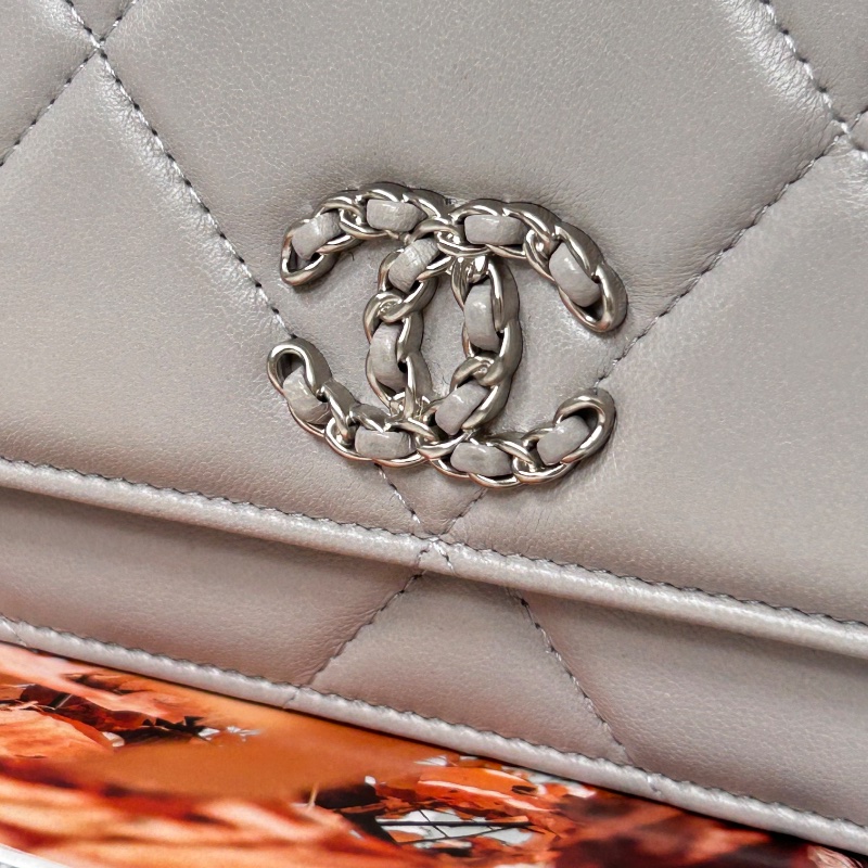 Chanel 19 WOC 絎縫皮鏈條 晶片款 斜背包-18