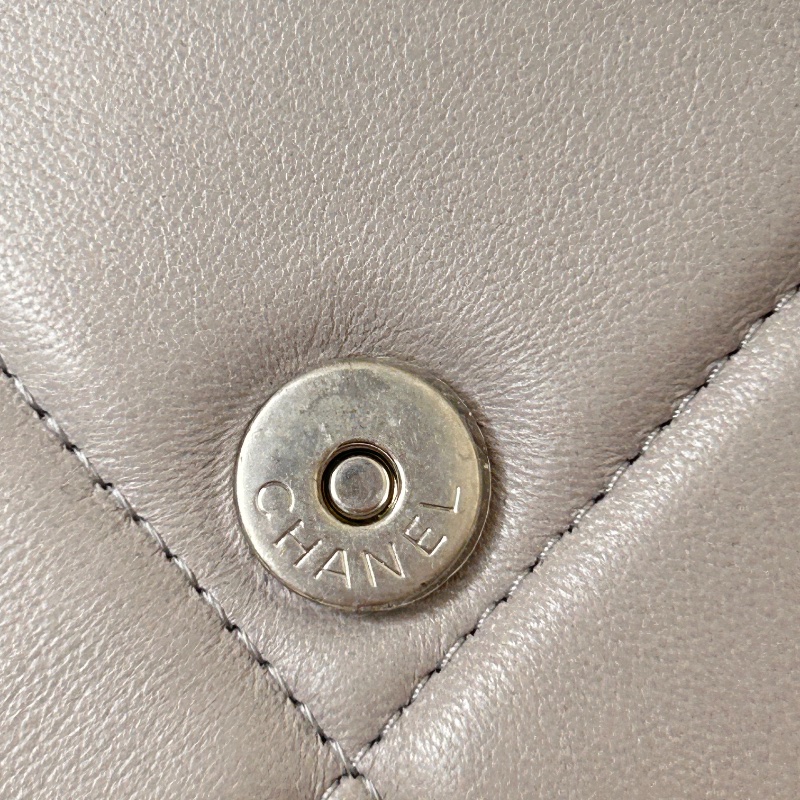 Chanel 19 WOC 絎縫皮鏈條 晶片款 斜背包-22