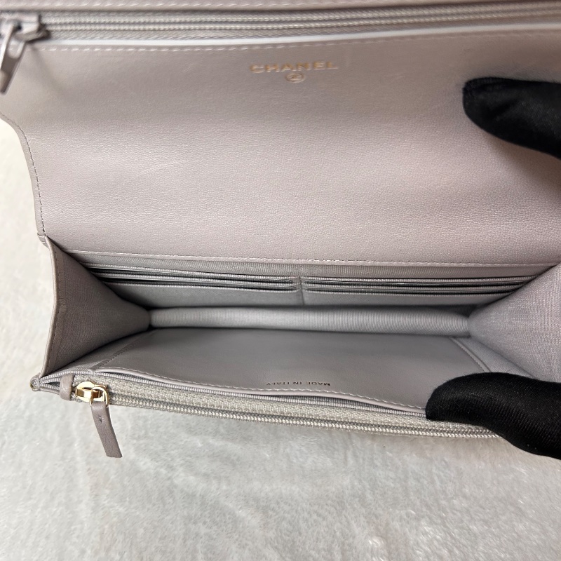 Chanel 19 WOC 絎縫皮鏈條 晶片款 斜背包-23