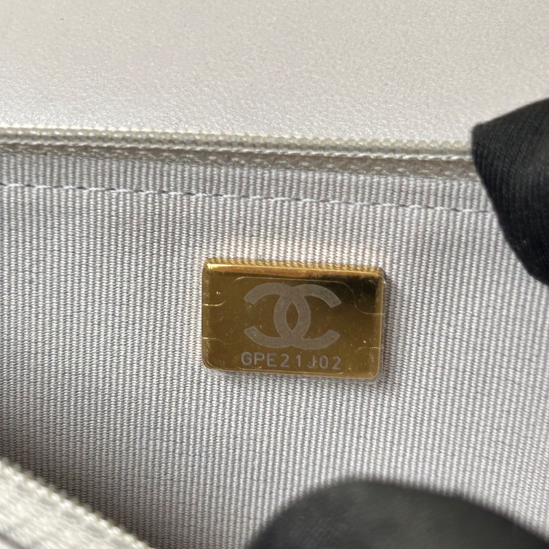 Chanel 19 WOC 絎縫皮鏈條 晶片款 斜背包-30