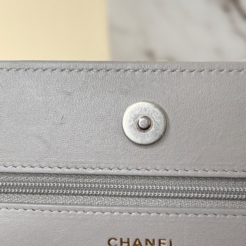 Chanel 19 WOC 絎縫皮鏈條 晶片款 斜背包-31