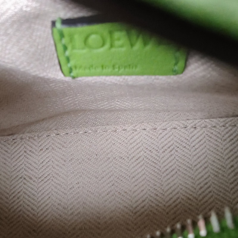 LOEWE Puzzle幾何包超迷你mini綠色牛皮-4