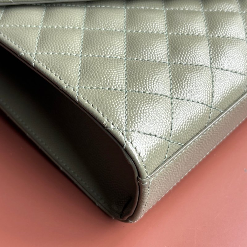 中號 :: Saint Laurent:: YSL Envelope 鼠尾草綠 粒面絎縫皮革金釦信封金鏈包 斜背包 肩背包-8